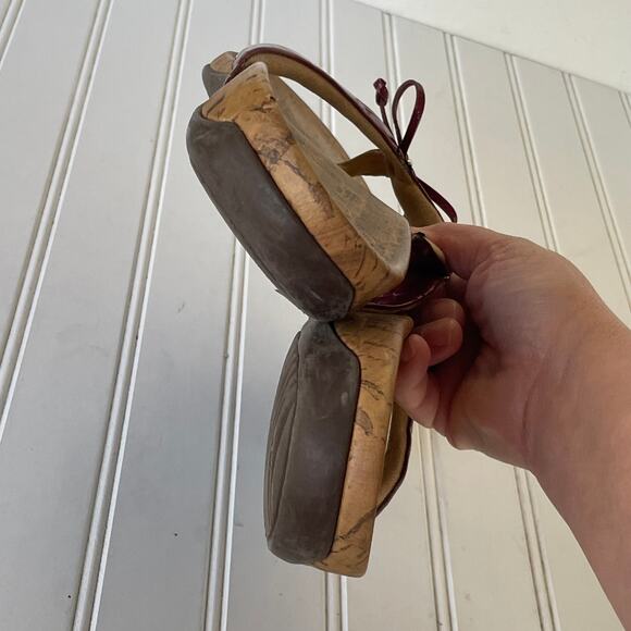 Vionic Red Patent leather flip flops size 10 - Picture 4 of 12